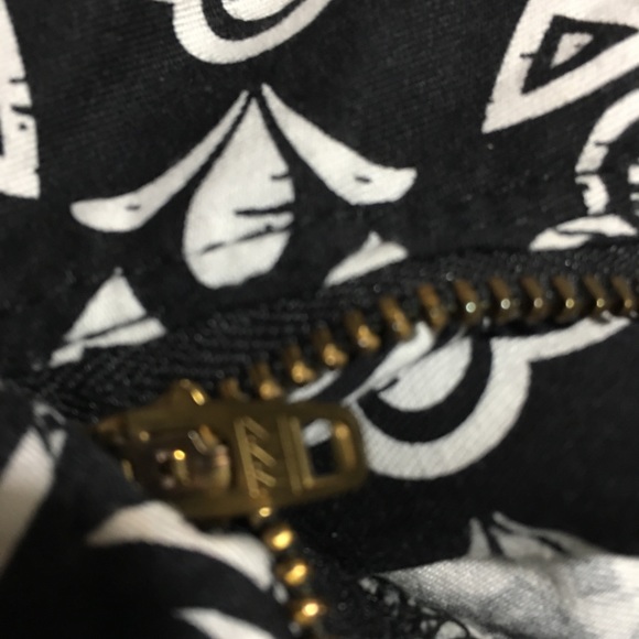 Capris - Picture 3 of 8